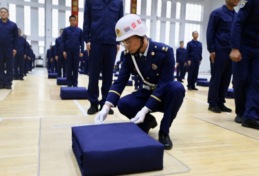 内蒙古消防救援总队350名“新蓝”同台竞技上演“内务大比拼”