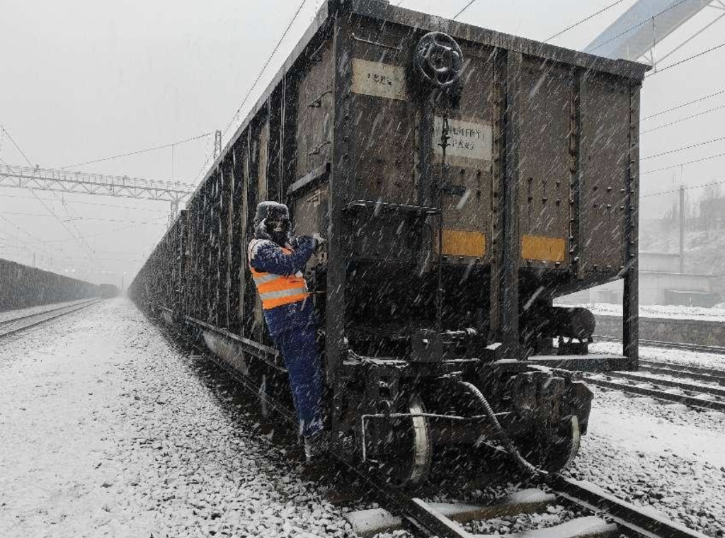 包神铁路集团：积极应对风雪降温 全力做好能源保供