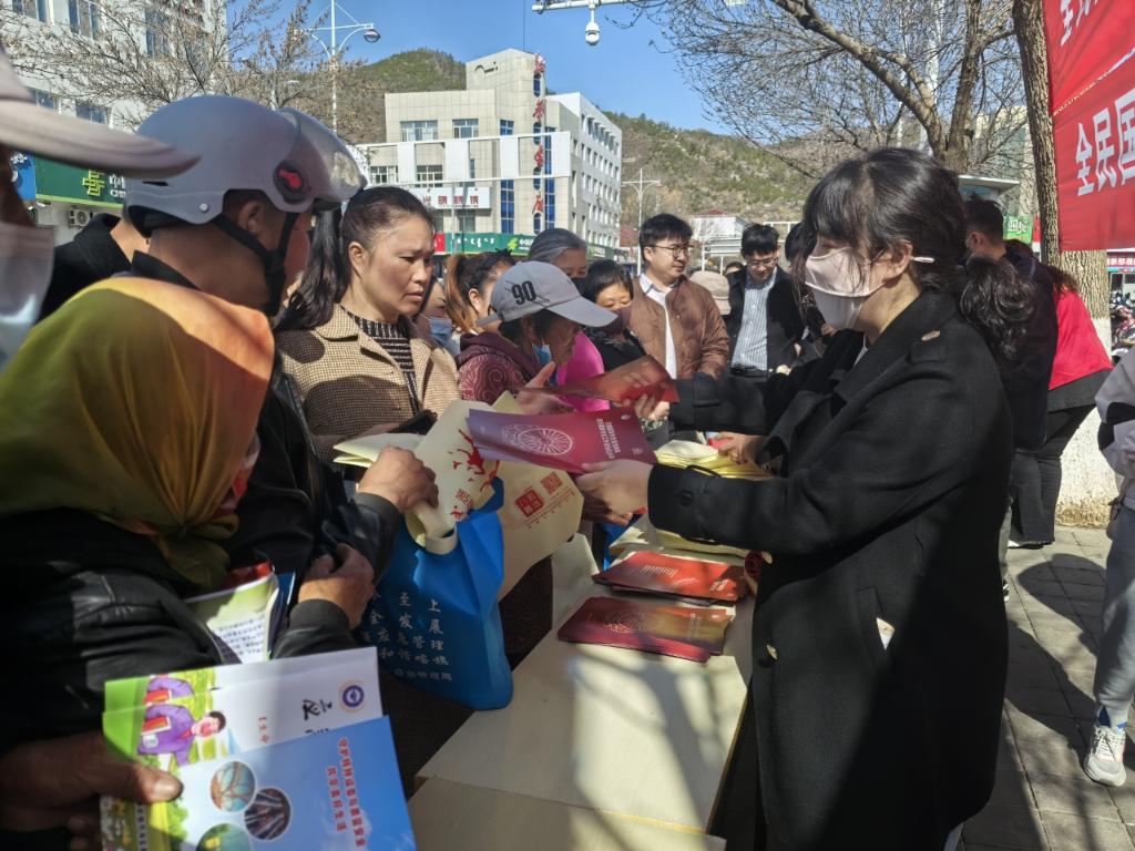 喀喇沁旗：“法治小摊”暖民心