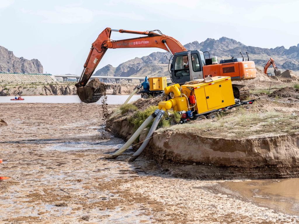 内蒙古乌拉特后旗山洪救灾：700余人全力搜救失联人员
