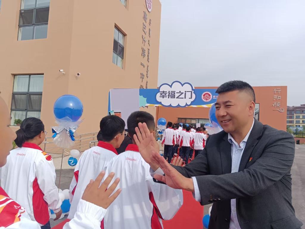 教育因求真而绽放——记内蒙古鄂尔