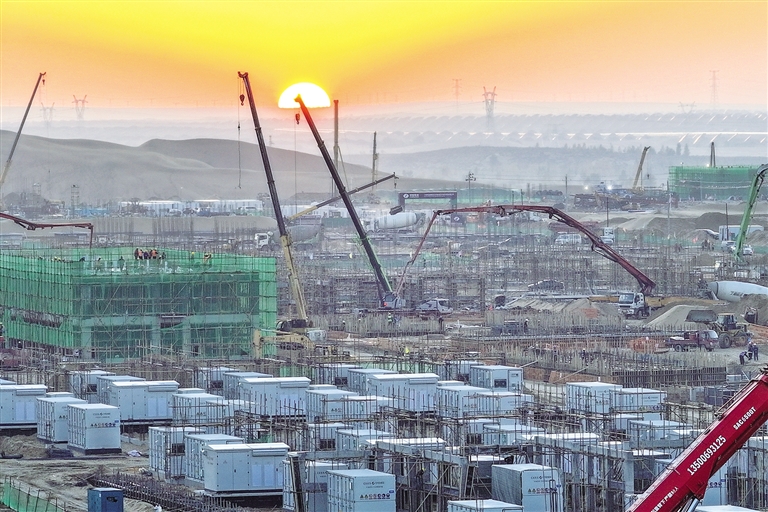 库布其沙漠储能项目建设正酣