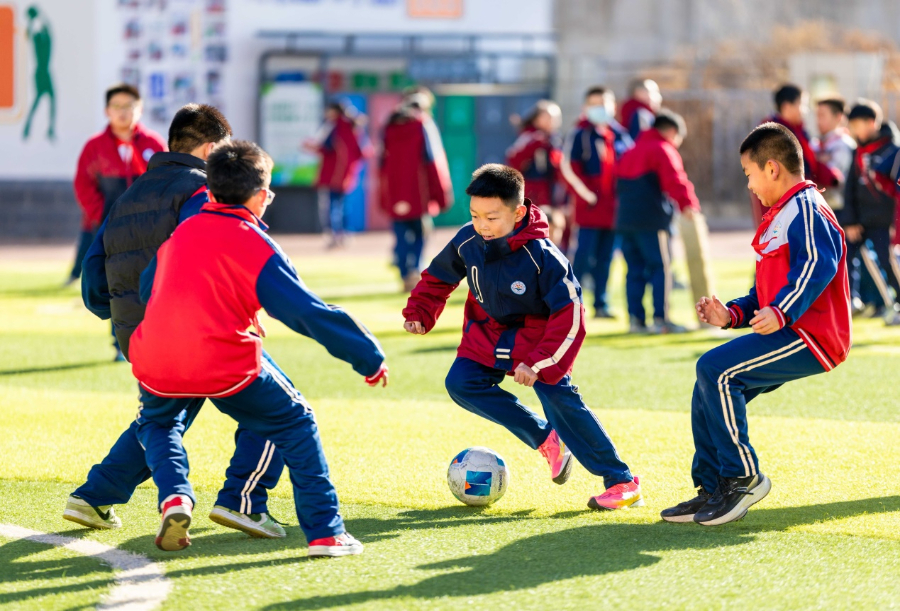 呼和浩特：校园体育运动欢乐多