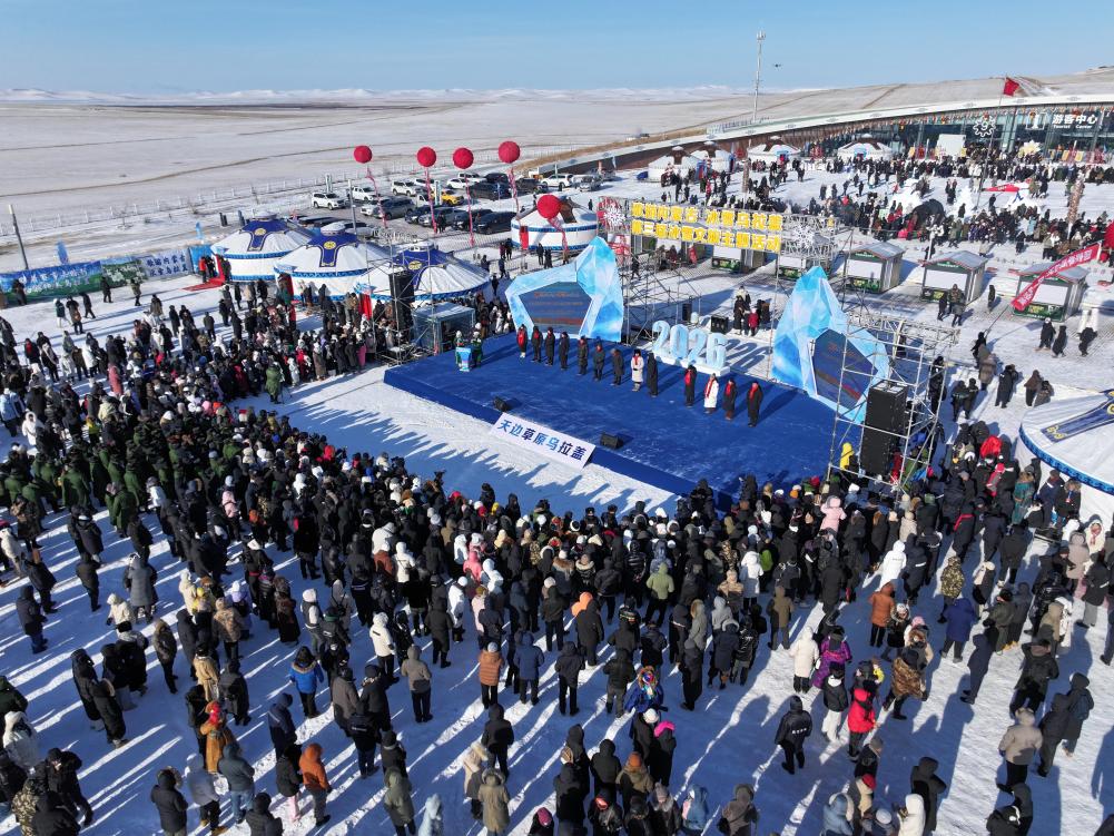 电影《野狼谷》在内蒙古乌拉盖开机