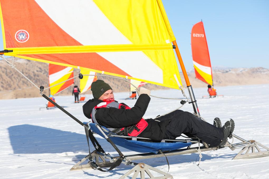 65名中外选手角逐克什克腾冰上帆船赛