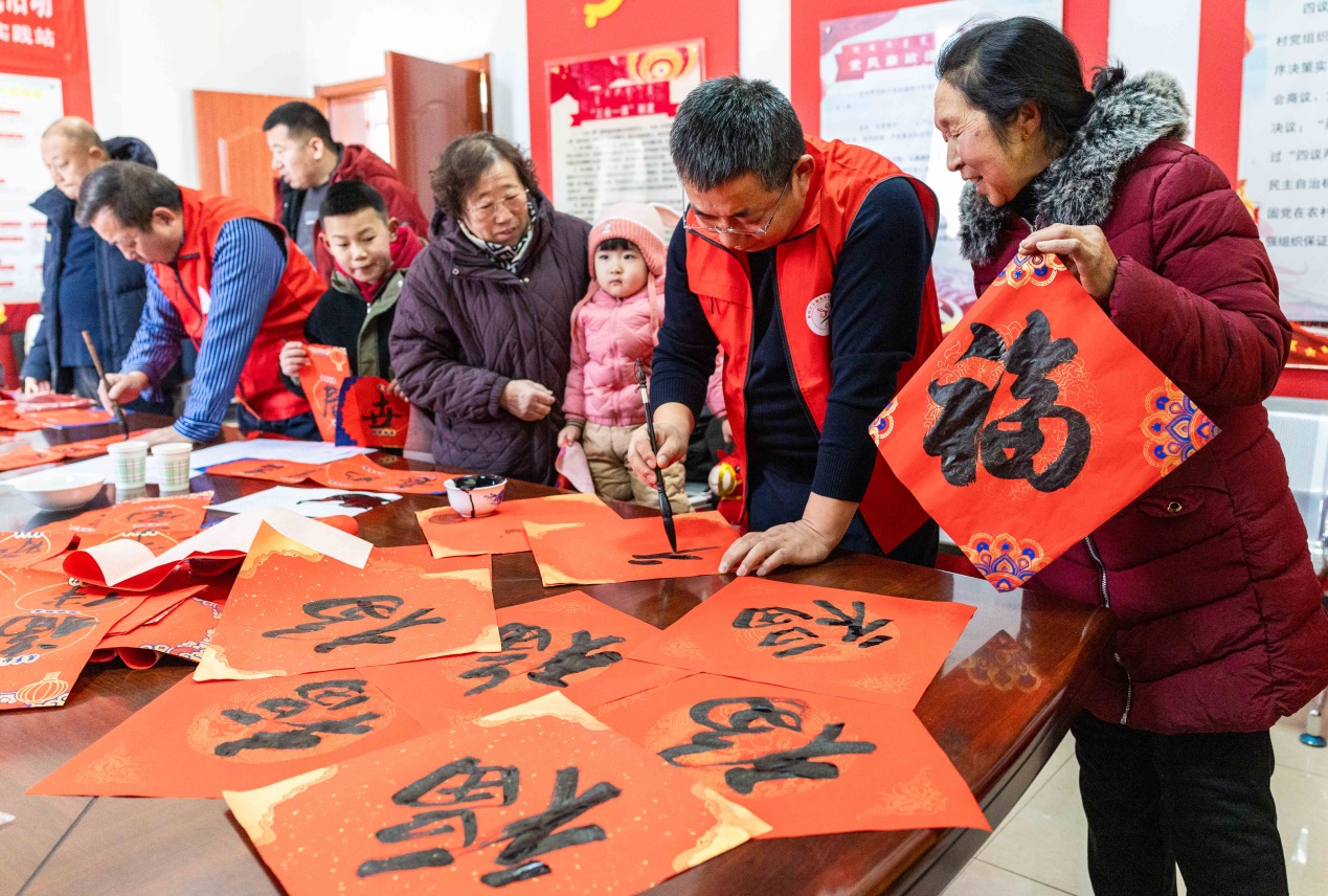 呼和浩特：“三下乡”惠民服务暖人心