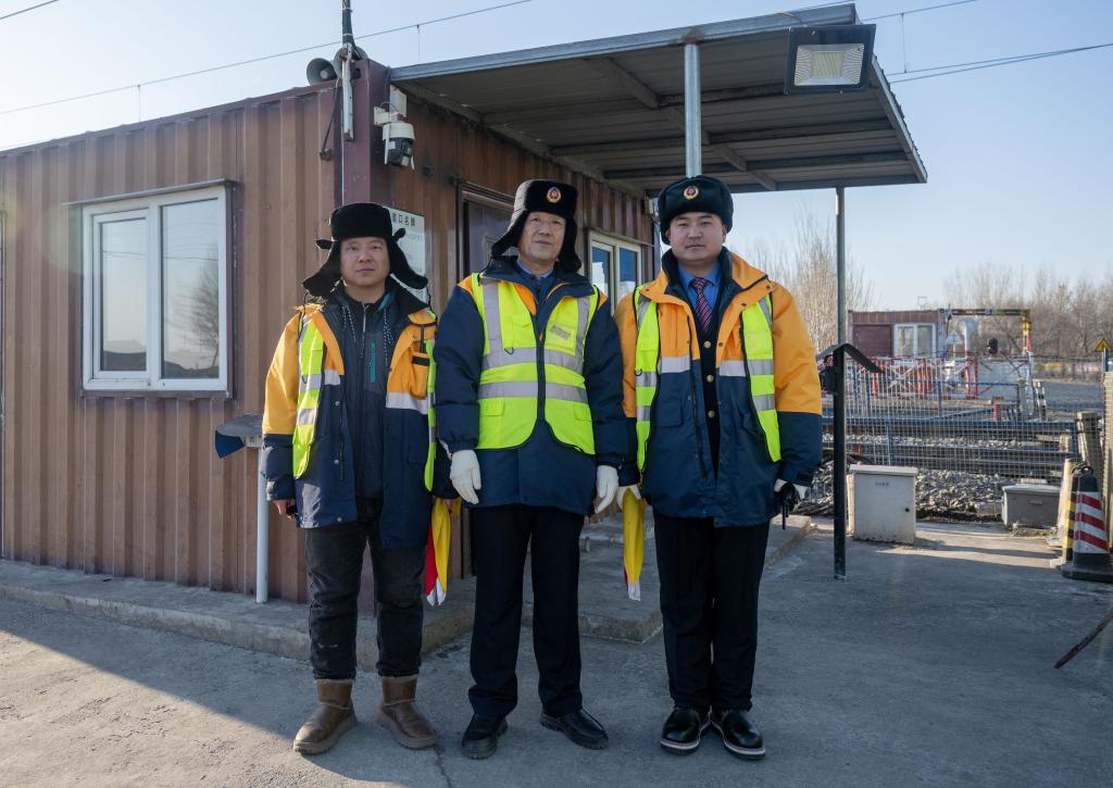 新春走基层｜老伙计和老道口共迎春运