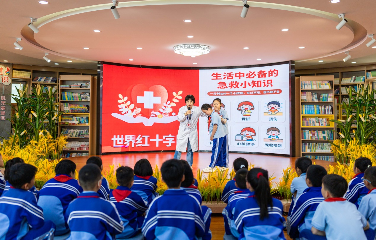 呼和浩特：学应急救护知识 迎接“世界红十字日”